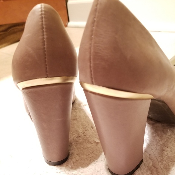 5/$20 Nicole Leather Pumps, Banyan, 6 1/2 M - Picture 2 of 8